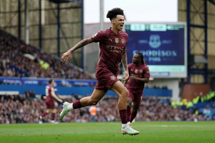 Nico O'Reilly nhận nhiều lời khen từ ông thầy Pep Guardiola. ẢNH: GETTY