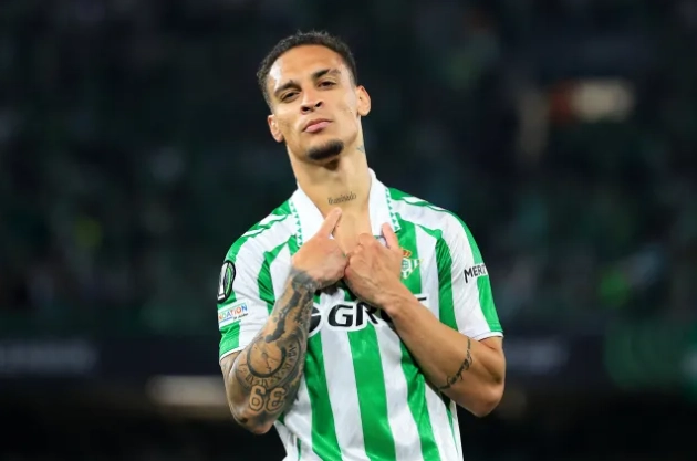 Arsenal đang theo dõi tình hình của Antony.