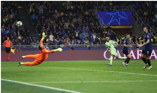 Wayne Rooney hết lời khen ngợi thủ môn Yann Sommer.