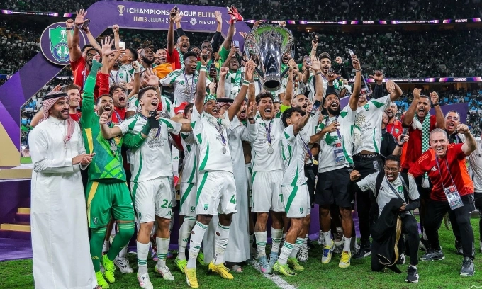 Al Ahli Saudi mừng chức vô địch AFC Champions League Elite trên sân King Abdullah Sports City, thành phố Jeddah, Arab Saudi tối 3/5/2025. Ảnh: Al Ahli FC