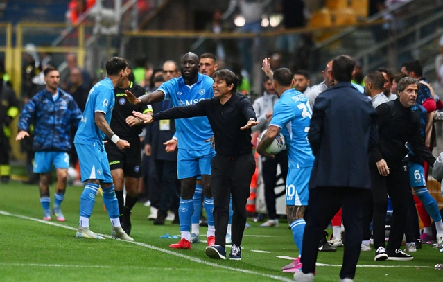 Antonio Conte sẽ vắng mặt ở trận đấu cuối với Cagliari
