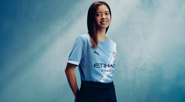 Man City ra mắt áo đấu sân nhà cho mùa giải 2025/26.