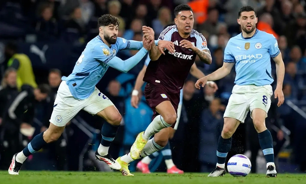 Aston Villa và Man City đang cạnh tranh cho một suất tham dự Champions League mùa tới (Ảnh: Alemy).