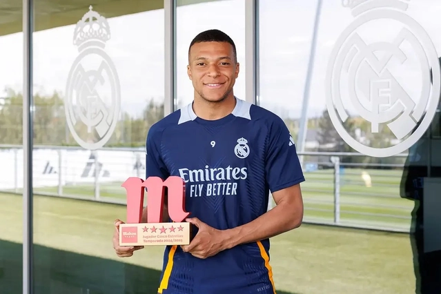 Kylian Mbappe nhận giải thưởng Cầu thủ xuất sắc nhất Real Madrid mùa 2024/25