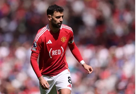 Ryan Giggs thừa nhận bị sốc nếu Bruno Fernandes rời MU ở Hè 2025.