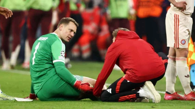 Oliver Kahn khuyên Manuel Neuer nên giải nghệ