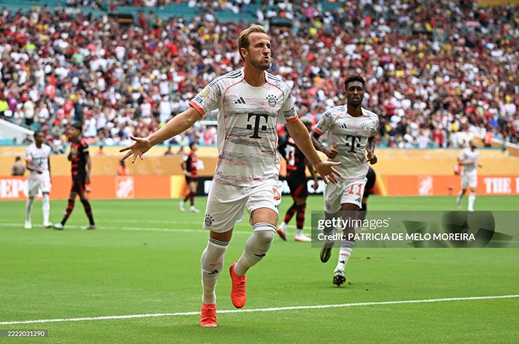 Kane ghi bàn vào lưới Flamengo